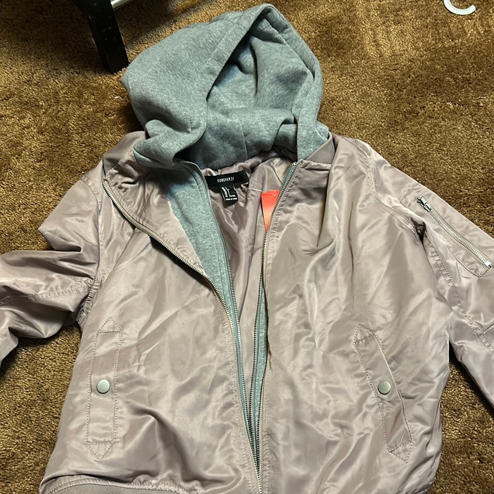 NWT FOREVER 21 casual bomber jacket in lavender/gray with pockets and zipper L